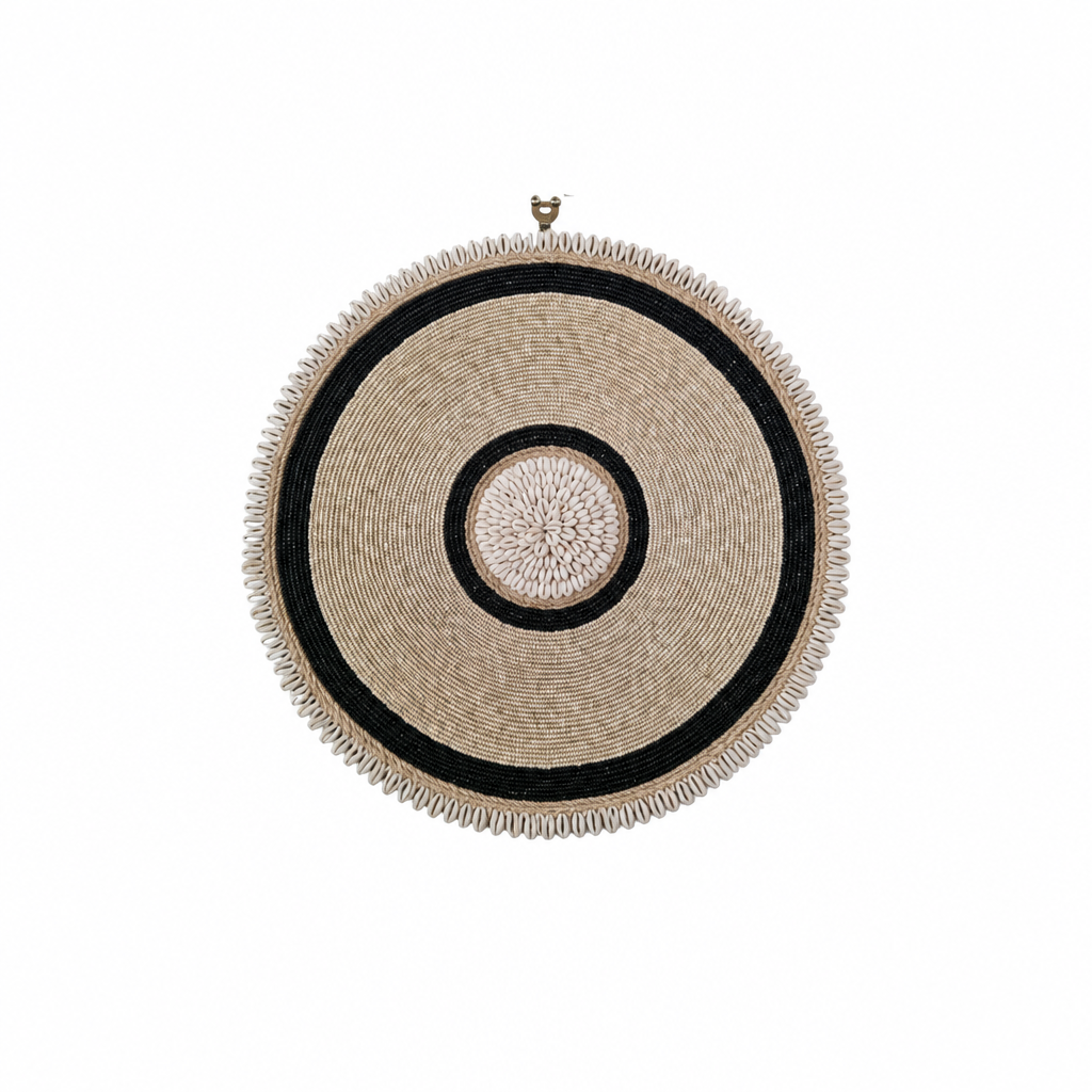  A 40 cm round piece on a white background, with a natural-toned concentric surface, two dark circular bands, a pale centre and fine fringe.