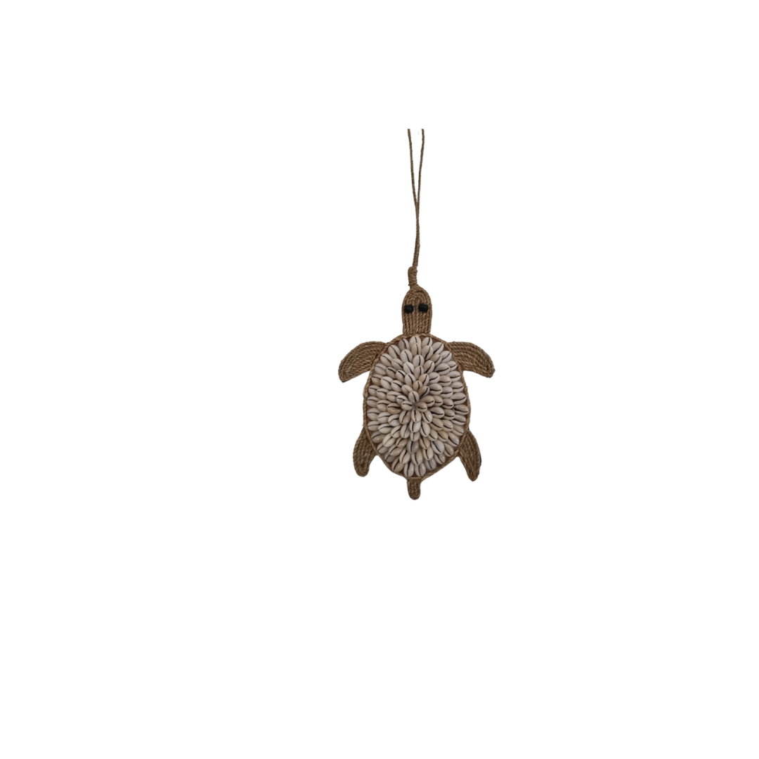 Coastal Shell Garland – turtle style jute rope shell decor wall hanging closeup