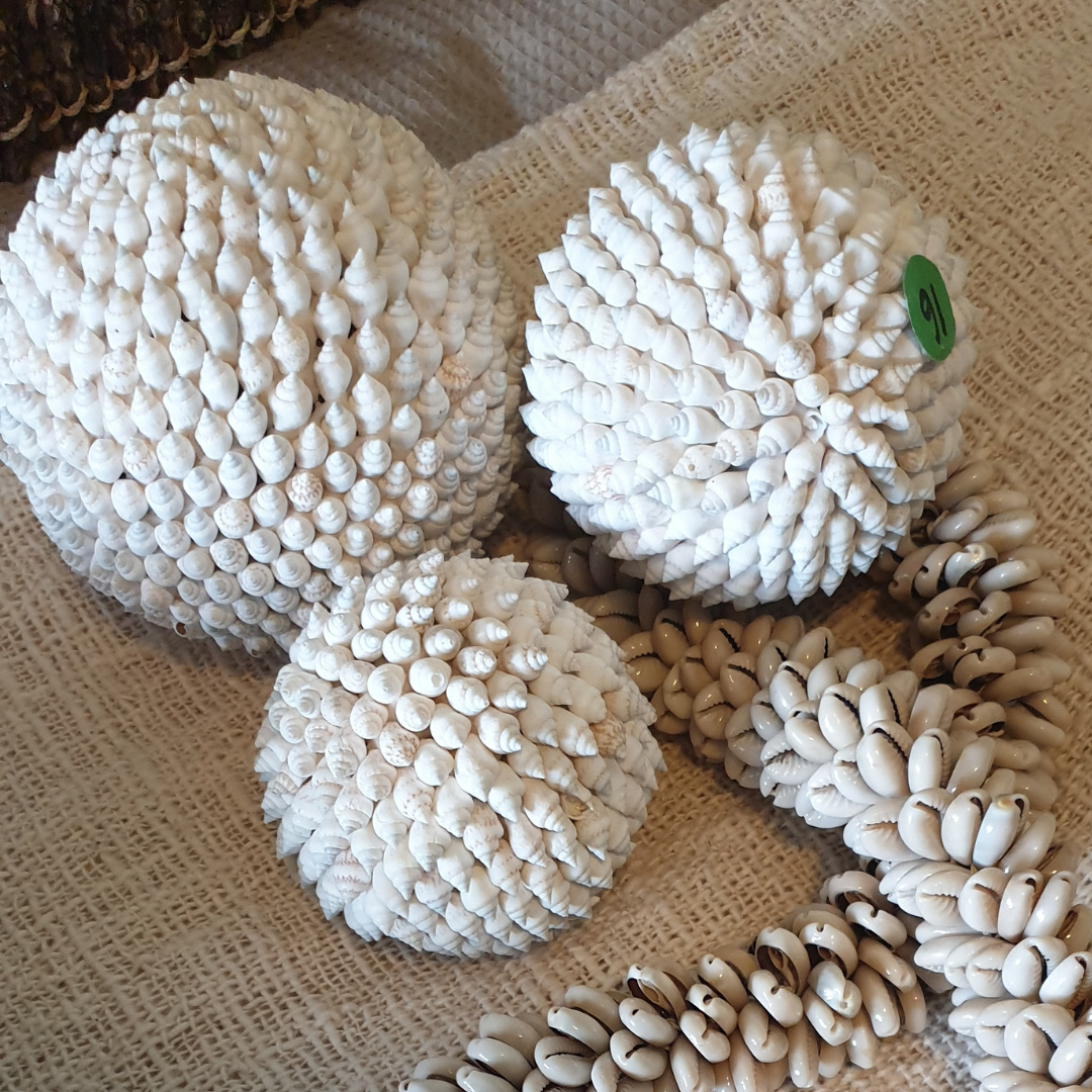 Exquisite Shell Balls Décor – Neutral tone shell balls beach house styling