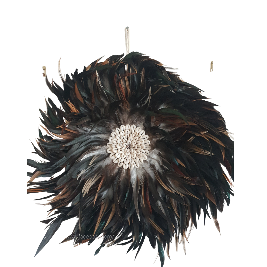  wall hanging featuring layered dark feathers with a cowrie shell centre. Boho-inspired wall décor measuring 40–50cm, perfect for adding texture and natural coastal style to any room.