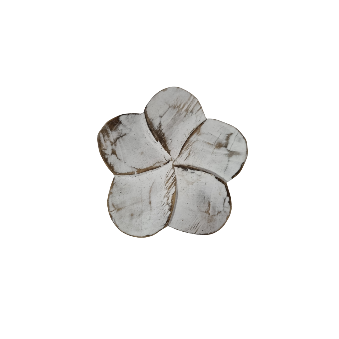 Wooden Daisy Flower close-up – whitewash hand carved wood grain and painted petal detail