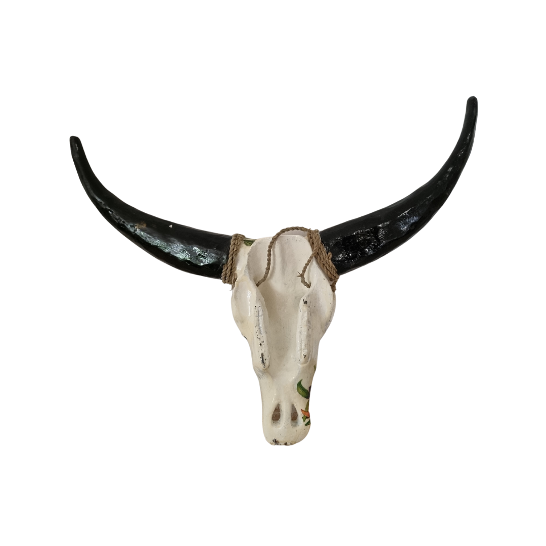 Back view of floral resin bull skull wall decor showing jute rope hanging hook and resin construction, 45×45cm horn to horn, face 24×13×10cm