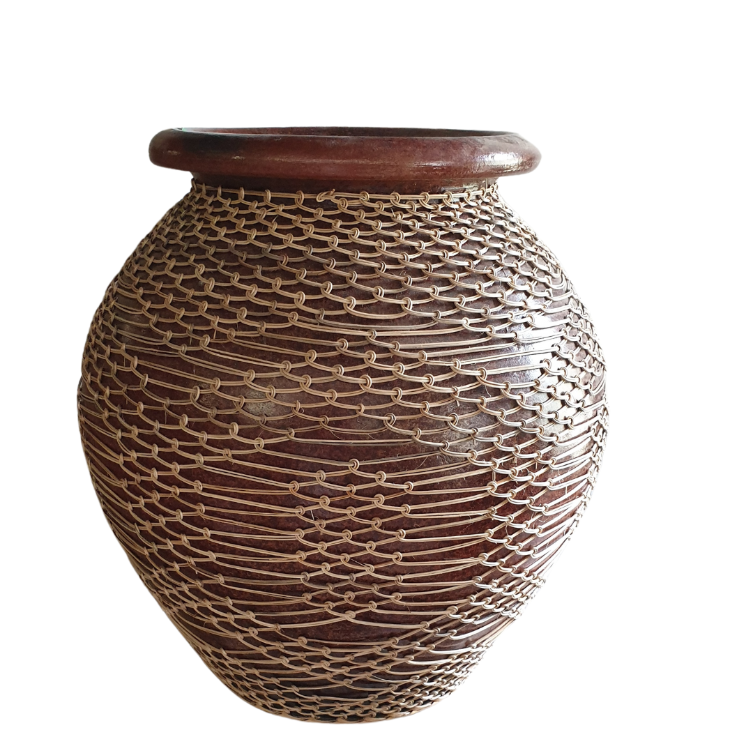 terricotta colour vase with a rope-like pattern finish and a white rim.
